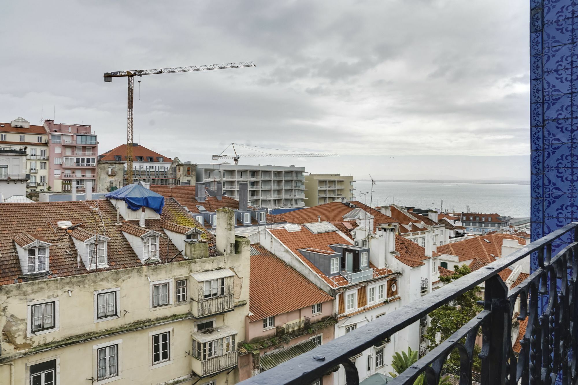 Sweet Inn Apartment - Chiado Luxury Лиссабон Экстерьер фото