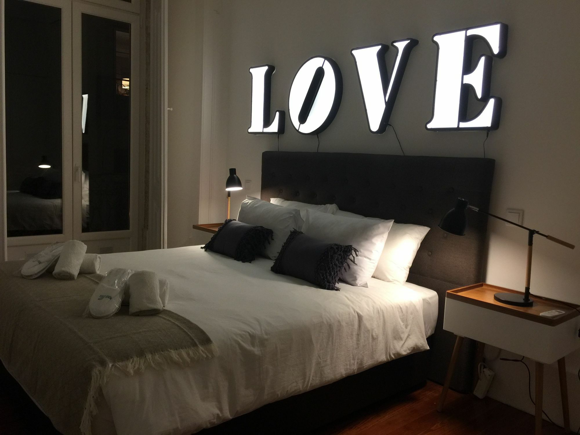 Sweet Inn Apartment - Chiado Luxury Лиссабон Экстерьер фото